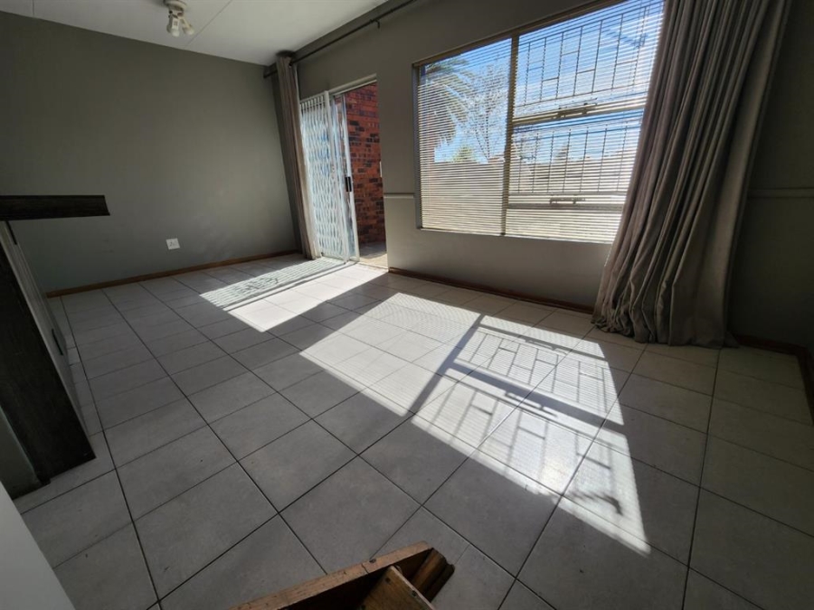 2 Bedroom Property for Sale in Langenhovenpark Free State